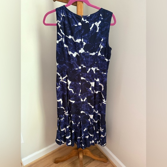 Talbots Size 8 Blue & White Floral Fit & Flare Dress - Picture 2 of 8